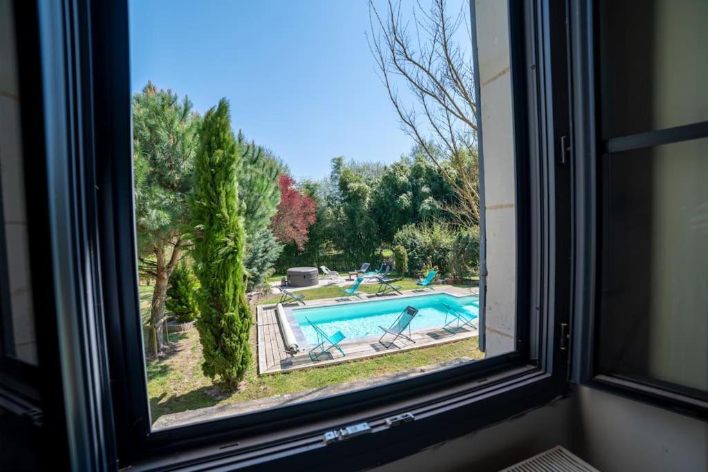 Le Clos Du Tilleul Fabuleuse Propriete 15 A 30 Pers Piscine Au Coeur D'Un Charmant Village Thilouze Extérieur photo