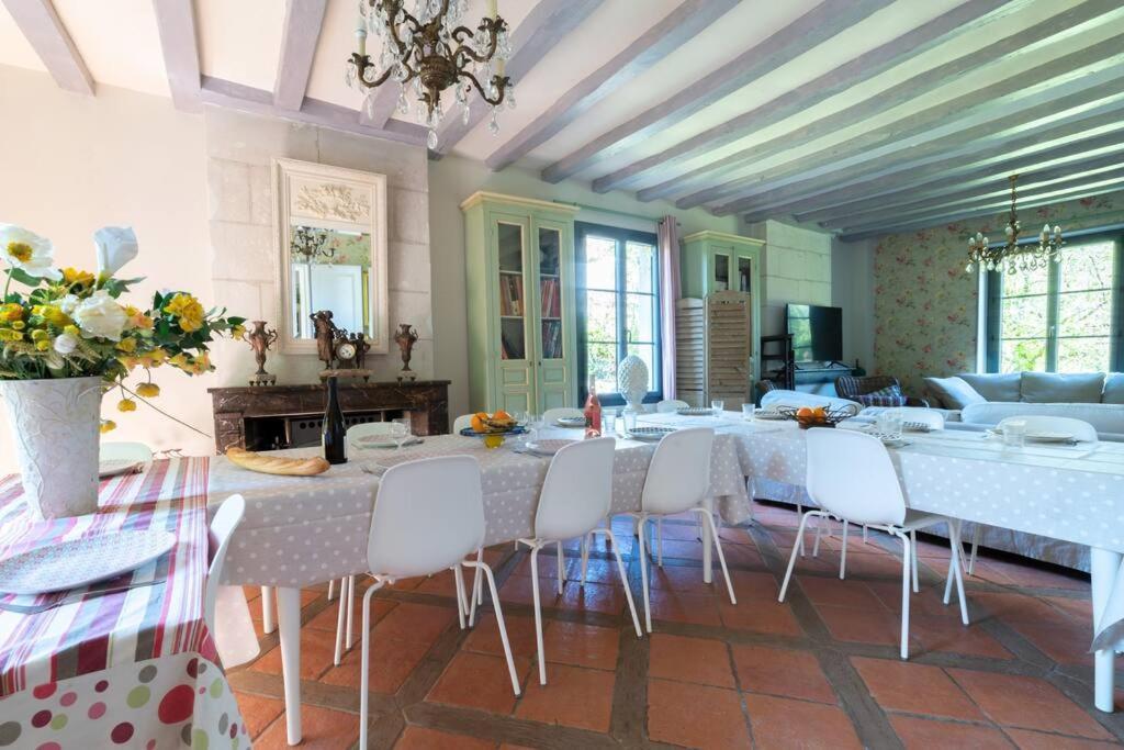 Le Clos Du Tilleul Fabuleuse Propriete 15 A 30 Pers Piscine Au Coeur D'Un Charmant Village Thilouze Extérieur photo